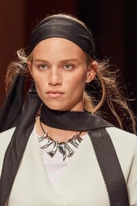 detail-defile-salvatore-ferragamo-printemps-ete-2022-milan-detail-119.thumb.jpg.79a395c9fe8b8a61d0adb583c8bbeec2.jpg