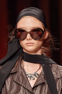 detail-defile-salvatore-ferragamo-printemps-ete-2022-milan-detail-139.thumb.jpg.ee73a7afcd280aa1a8ebdeec6cc61a06.jpg