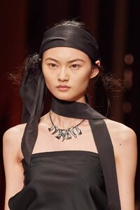 detail-defile-salvatore-ferragamo-printemps-ete-2022-milan-detail-179.thumb.jpg.c3631314536aea602801adb6da62ee36.jpg