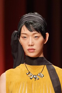 detail-defile-salvatore-ferragamo-printemps-ete-2022-milan-detail-59.thumb.jpg.b5b48c7e4157059633feb03005466036.jpg