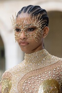 detail-defile-zuhair-murad-automne-hiver-2021-2022-paris-detail-46.thumb.jpg.edac67ca3d3af6db9dc7df33e209e51c.jpg