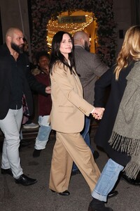 drew-barrymore-courteney-cox-and-melissa-barrera-in-new-york-city-03-05-2023-5.jpg