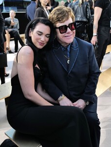 dua-lipa-at-versace-fw23-fashion-show-at-pacific-design-center-in-west-hollywood-03-09-2023-1.jpg