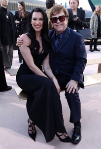 dua-lipa-at-versace-fw23-fashion-show-at-pacific-design-center-in-west-hollywood-03-09-2023-2.jpg