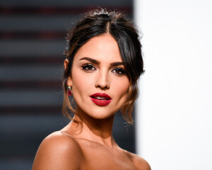 eiza-gonzalez-at-vanity-fair-oscar-2017-party-in-los-angeles-2.jpg