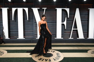 eiza-gonzalez-at-vanity-fair-oscar-2017-party-in-los-angeles-5.jpg