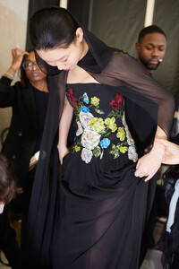 elie-saab-bks-f23-082.thumb.jpeg.82934df0eb01c7b1f5f3c785bd90f5c7.jpeg