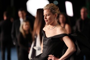 elizabeth-banks-at-vanity-fair-oscar-party-in-beverly-hills-03-12-2023-2.jpg