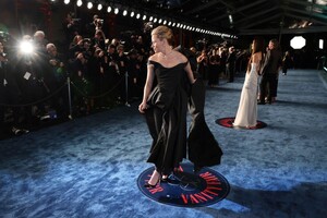 elizabeth-banks-at-vanity-fair-oscar-party-in-beverly-hills-03-12-2023-3.jpg