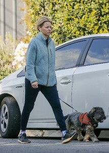 elizabeth-banks-out-with-her-dog-in-west-hollywood-03-16-2023-2.jpg