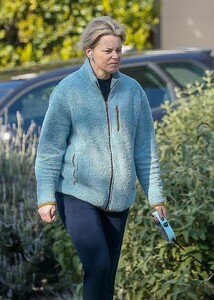 elizabeth-banks-out-with-her-dog-in-west-hollywood-03-16-2023-5.jpg