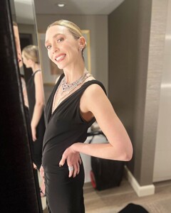 elizabeth-olsen-academy-awards-photo-shoot-march-2023-11.jpg