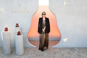 elizabeth-olsen-at-hennessy-paradis-celebrates-paradis-e-on-earth-in-joshua-tree-02-07-2023-5.jpg