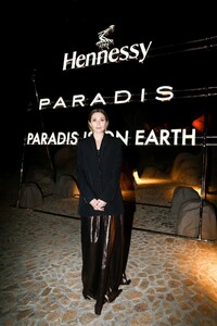 elizabeth-olsen-at-hennessy-paradis-celebrates-paradis-e-on-earth-in-joshua-tree-02-07-2023-6.jpg