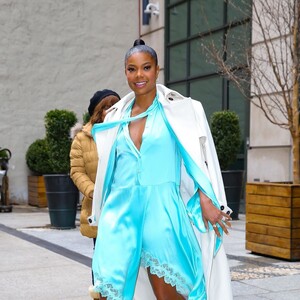 gabrielle-union-leaves-crosby-street-hotel-in-new-york-01-26-2023-2.jpg