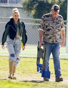 gwen-stefani-and-blake-shelton-out-in-los-angeles-02-26-2023-4.jpg