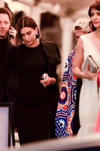 hailey-rhode-bieber-and-justin-bieber-leaving-the-2023-vanity-fair-oscar-party-03-12-2023-4.thumb.jpg.bb6700ae7457df27aaa555642081b6ab.jpg