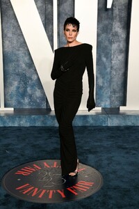 halsey-at-vanity-fair-oscar-party-in-beverly-hills-03-12-2023-0.jpg