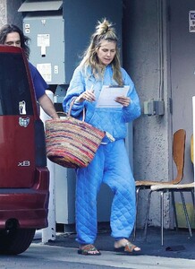 heidi-klum-and-tom-kaulitz-bring-their-dog-to-the-vet-in-studio-city-02-19-2023-1.jpg