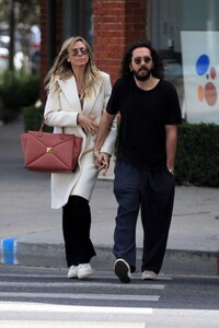 heidi-klum-and-tom-kaulitz-out-in-los-angeles-02-22-2023-3.jpg