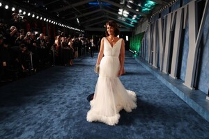 helena-christensen-2023-vanity-fair-oscar-party-in-beverly-hills-0.jpg