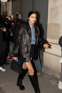 irina-shayk-leaves-the-isabel-marant-fashion-show-in-paris-03-02-2023-2.jpg