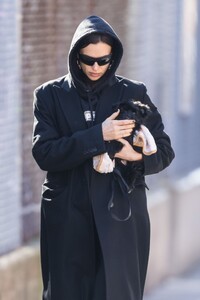 irina-shayk-out-with-her-puppy-in-new-york-03-07-2023-4.jpg