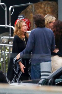 jennifer-aniston-returns-from-her-new-years-trip-to-mexico-in-los-angeles-01-02-2023-2.jpg