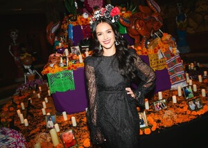 jessica-alba-at-carlos-eric-lopez-s-dia-de-los-muertos-dinner-party-in-los-angeles-11-01-2022-2.jpg