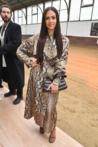 jessica-alba-at-stella-mccartney-womenswear-fall-winter-2023-2024-show-at-paris-fashion-week-03-06-2023-8.jpg