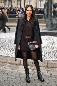 jessica-alba-miu-miu-show-at-paris-fashion-week-03-07-2023-0.jpg