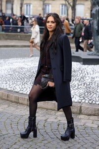 jessica-alba-miu-miu-show-at-paris-fashion-week-03-07-2023-3.jpg