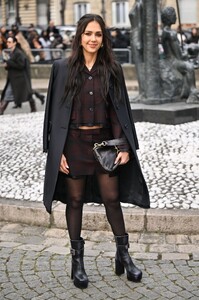 jessica-alba-miu-miu-show-at-paris-fashion-week-03-07-2023-4.jpg