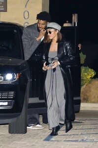 jordyn-and-jodie-woods-leaves-late-night-dinner-with-family-in-malibu-02-20-2023-6.jpg