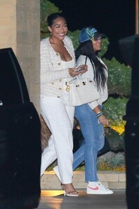 jordyn-wood-out-with-her-mom-elizabeth-and-sister-jodie-at-nobu-in-malibu-06-07-2022-6.jpg