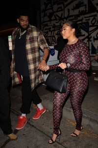 jordyn-woods-and-karl-anthony-towns-at-craig-s-in-west-hollywood-05-02-2022-3.jpg