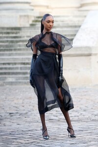 jourdan-dunn-at-victoria-beckham-womenswear-fall-winter-2023-2024-show-at-paris-fashion-week-03-03-2023-1.jpg
