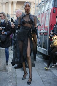 jourdan-dunn-at-victoria-beckham-womenswear-fall-winter-2023-2024-show-at-paris-fashion-week-03-03-2023-8.jpg