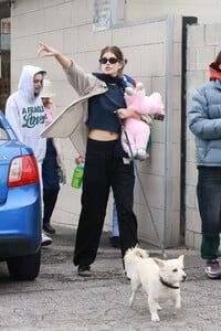 kaia-gerber-out-in-los-feliz-03-05-2023-0.jpg