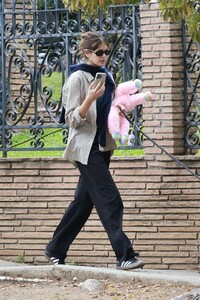 kaia-gerber-out-in-los-feliz-03-05-2023-1.jpg