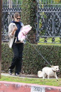 kaia-gerber-out-in-los-feliz-03-05-2023-2.jpg