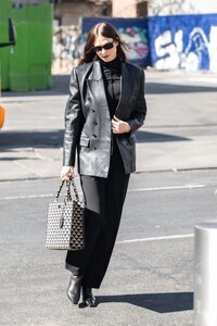 karlie-kloss-out-and-about-in-new-york-03-21-2023-2.jpg