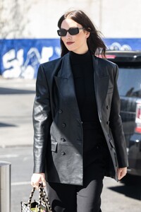 karlie-kloss-out-and-about-in-new-york-03-21-2023-4.jpg