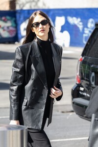 karlie-kloss-out-and-about-in-new-york-03-21-2023-6.jpg