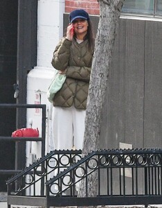 katie-holmes-heading-to-dance-class-in-new-york-03-20-2023-1.jpg