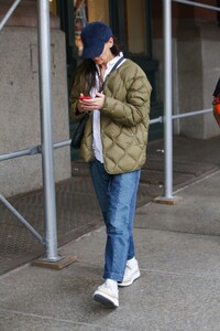 katie-holmes-out-and-about-in-new-york-03-21-2023-0.jpg