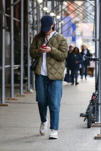 katie-holmes-out-and-about-in-new-york-03-21-2023-2.jpg