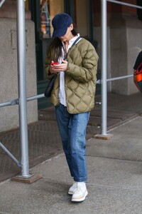 katie-holmes-out-and-about-in-new-york-03-21-2023-5.jpg