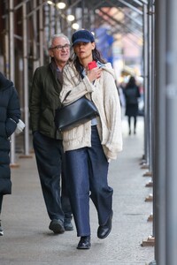 katie-holmes-out-in-new-york-03-16-2023-4.jpg