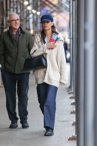 katie-holmes-out-in-new-york-03-16-2023-5.jpg